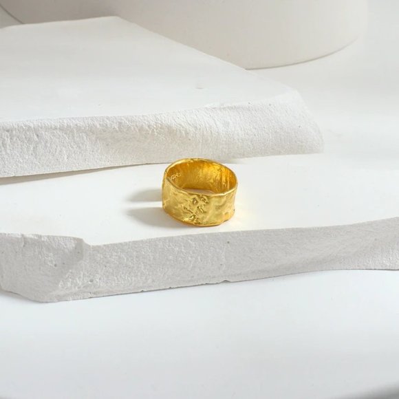 Gold Tone Fashion Ring - Picture 1 of 2